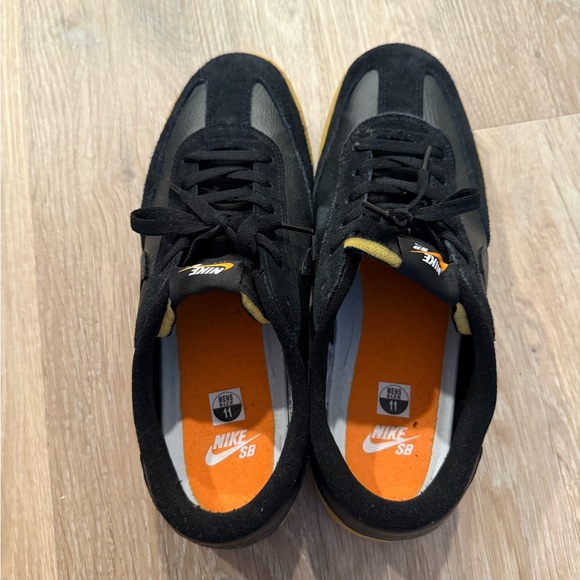 Nike SB FC Classic Black & Gum Skate Shoes size 11 - Picture 4 of 8